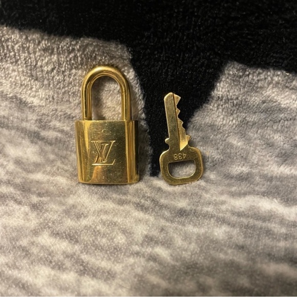 Louis Vuitton Lock and Key #438 - Picture 2 of 6